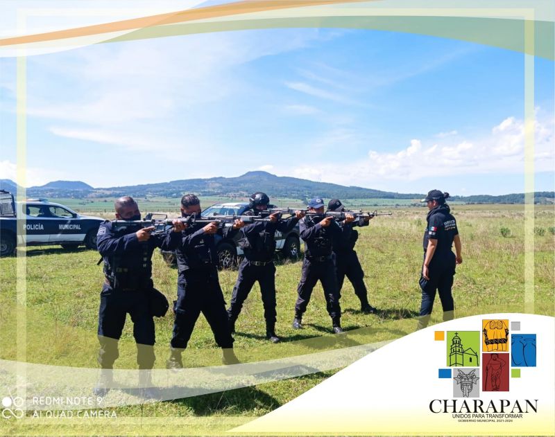 Capacitan a policías